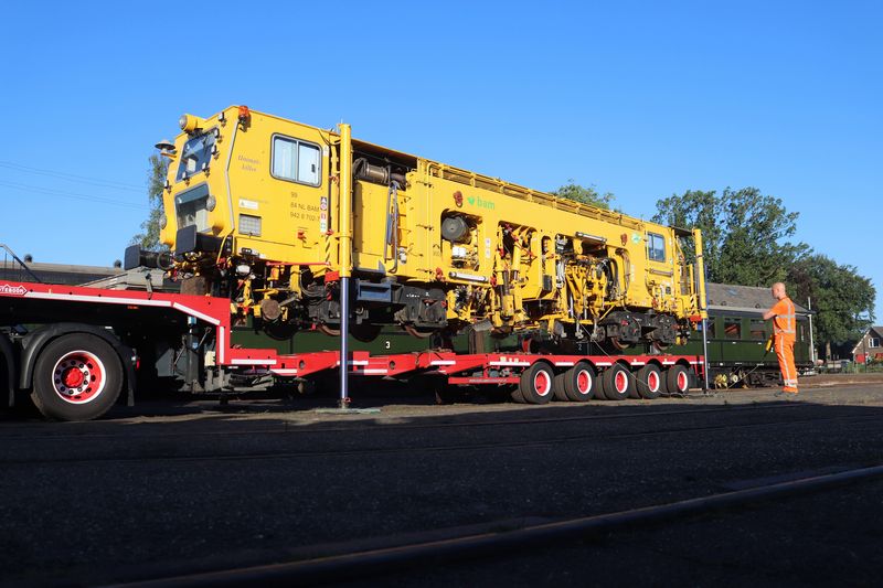 BAM Stopmachine met het fabrieksnummer 1214 en het UIC-nummer 99 84 942 8 702-7.